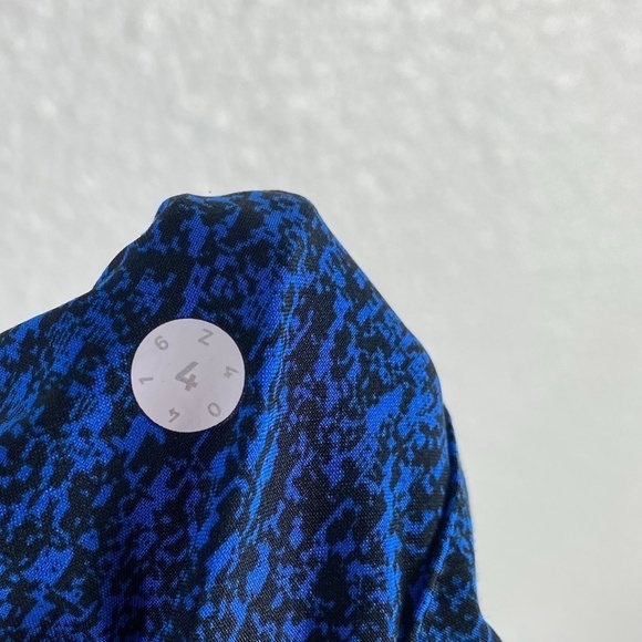 Lululemon Breakaway Short Circuit Cerulean Blue Black / Black SZ 4 - Picture 4 of 5